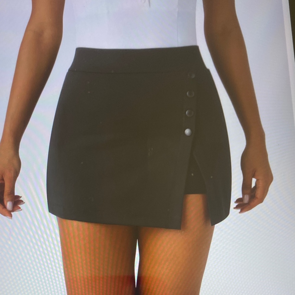 XSMALL.   HALARA DECORATIVE SNAP BUTTON SPLIT 2 IN 1 MINI GOLF SKORT